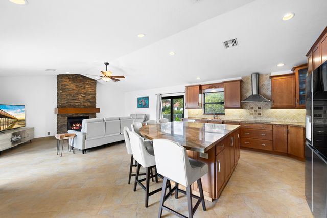 606 NW 112th Way, Coral Springs, FL 33071