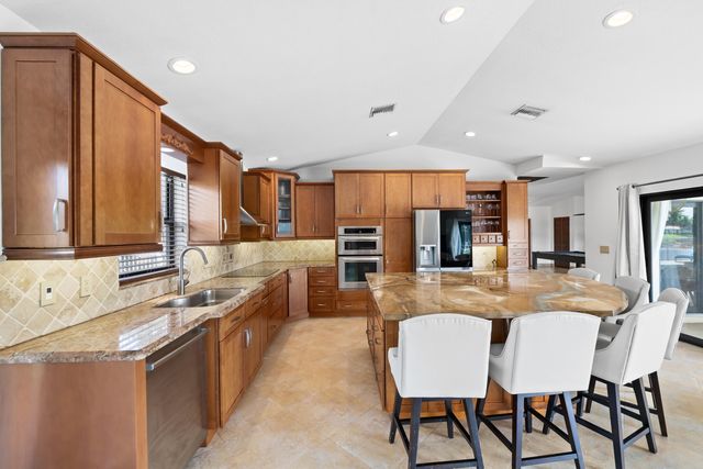 606 NW 112th Way, Coral Springs, FL 33071