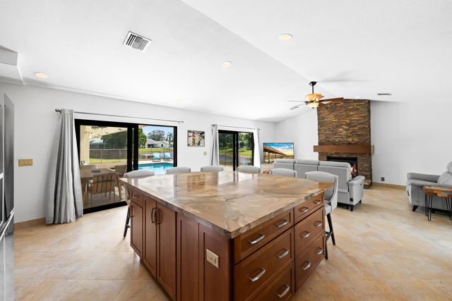 606 NW 112th Way, Coral Springs, FL 33071