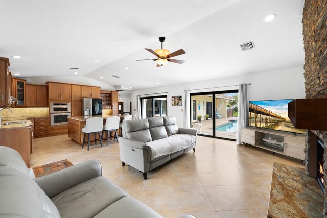 606 NW 112th Way, Coral Springs, FL 33071