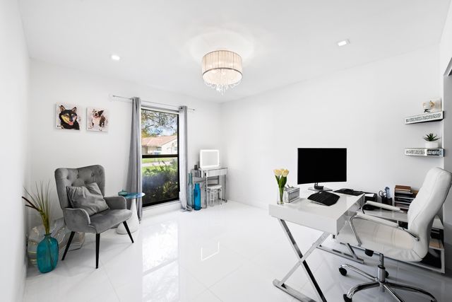 606 NW 112th Way, Coral Springs, FL 33071