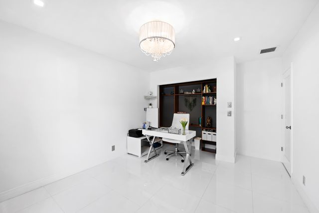 606 NW 112th Way, Coral Springs, FL 33071