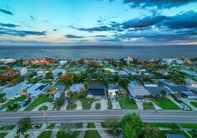 3947 OVERLOOK DRIVE NE, St Petersburg, FL 33703