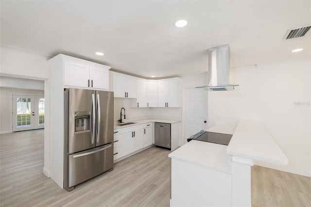 3947 OVERLOOK DRIVE NE, St Petersburg, FL 33703