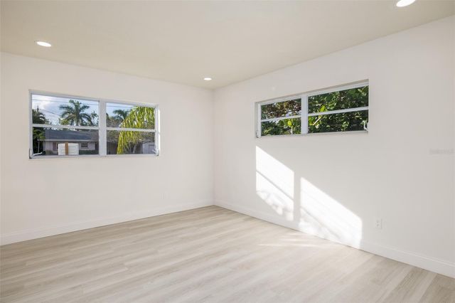 3947 OVERLOOK DRIVE NE, St Petersburg, FL 33703