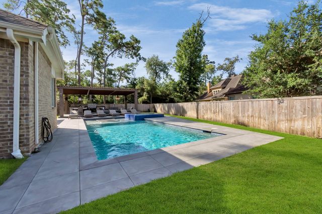 63 S Victoriana Circle, Spring, TX 77389