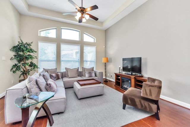 63 S Victoriana Circle, Spring, TX 77389