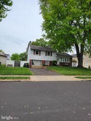 303 WILLARD RD, Hatboro, PA 19040