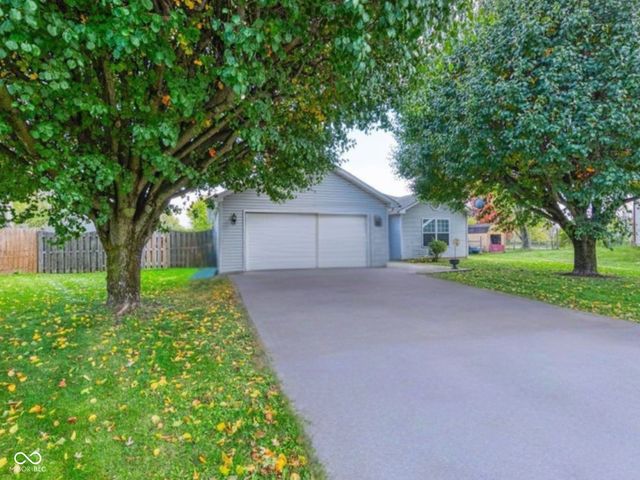 3929 Pebble Beach Court, Franklin, IN 46131