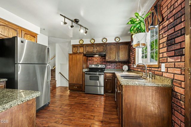 7355 Wagner Creek Road, Talent, OR 97540