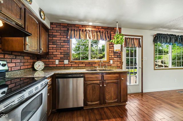 7355 Wagner Creek Road, Talent, OR 97540