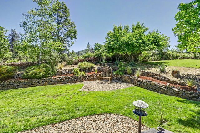 7355 Wagner Creek Road, Talent, OR 97540