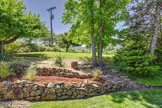 7355 Wagner Creek Road, Talent, OR 97540