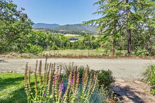 7355 Wagner Creek Road, Talent, OR 97540