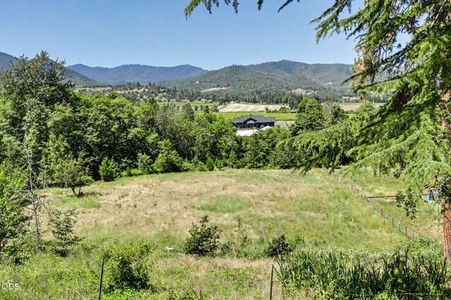 7355 Wagner Creek Road, Talent, OR 97540