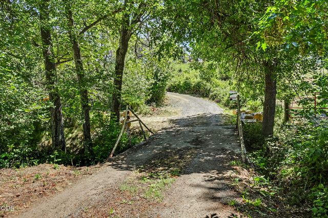 7355 Wagner Creek Road, Talent, OR 97540