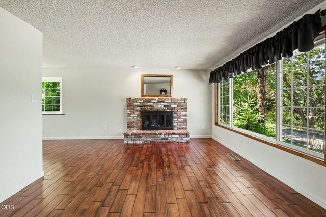 7355 Wagner Creek Road, Talent, OR 97540
