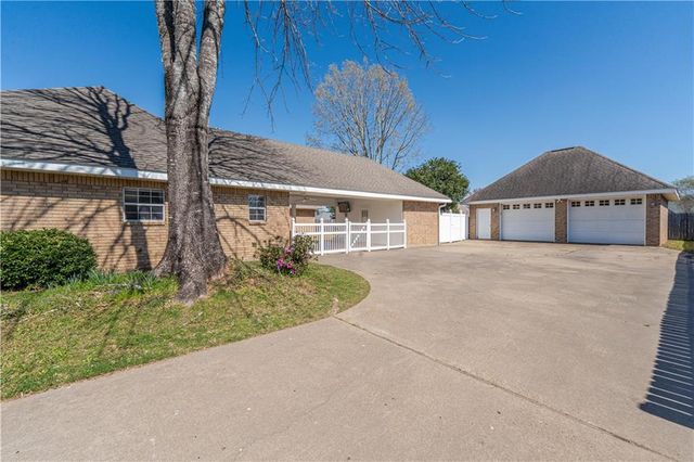 6209 WEST AARON Drive, Alexandria, LA 71303