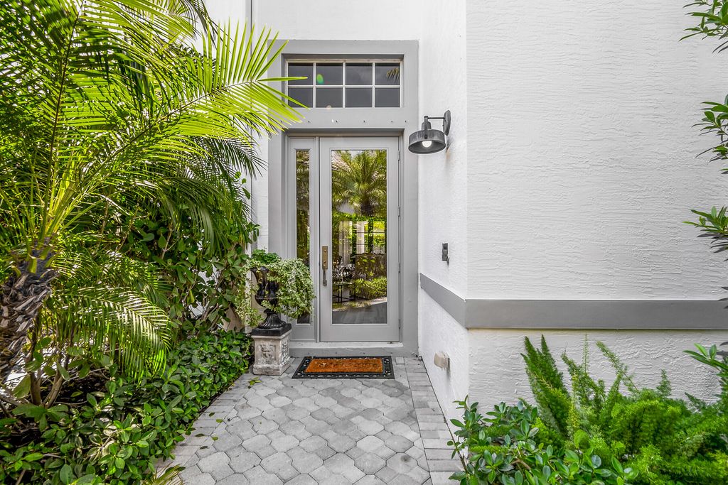 2427 Players Court, Wellington, FL 33414