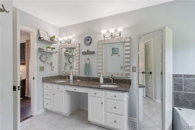 8222 Trellis Brook Lane, Clay, NY 13090