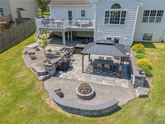 8222 Trellis Brook Lane, Clay, NY 13090