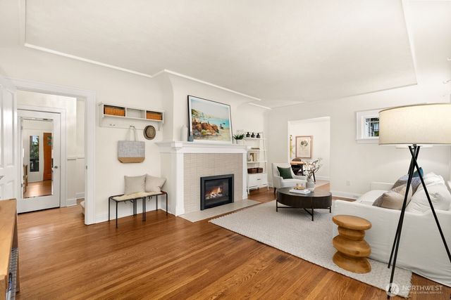 2568 28th Avenue W, Seattle, WA 98199