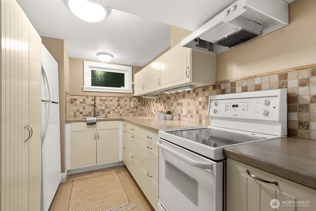 2568 28th Avenue W, Seattle, WA 98199