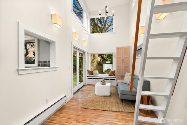 2568 28th Avenue W, Seattle, WA 98199