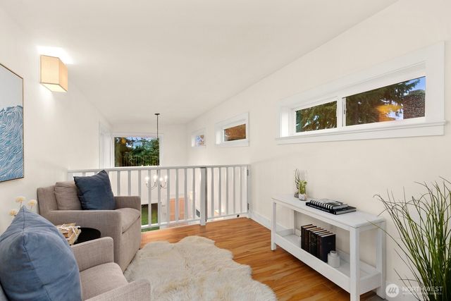 2568 28th Avenue W, Seattle, WA 98199