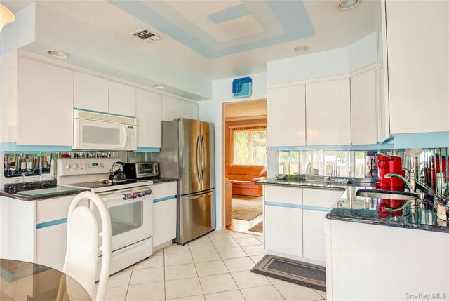 133 Kings Highway, Hauppauge, NY 11788
