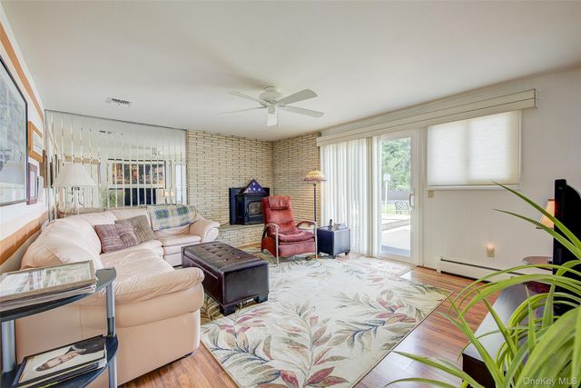 133 Kings Highway, Hauppauge, NY 11788