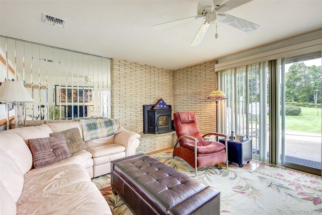 133 Kings Highway, Hauppauge, NY 11788