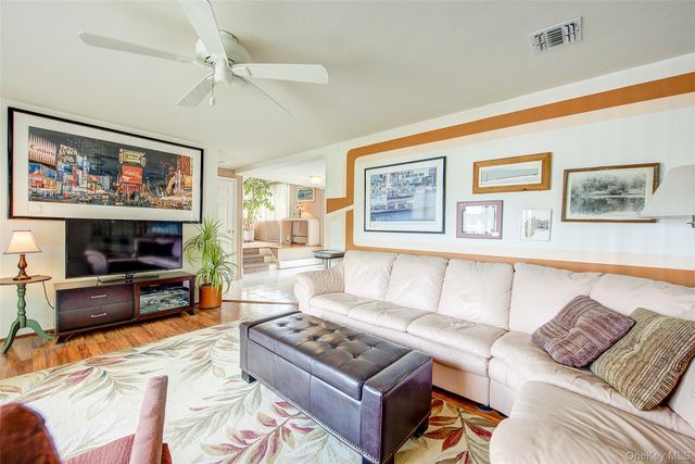 133 Kings Highway, Hauppauge, NY 11788