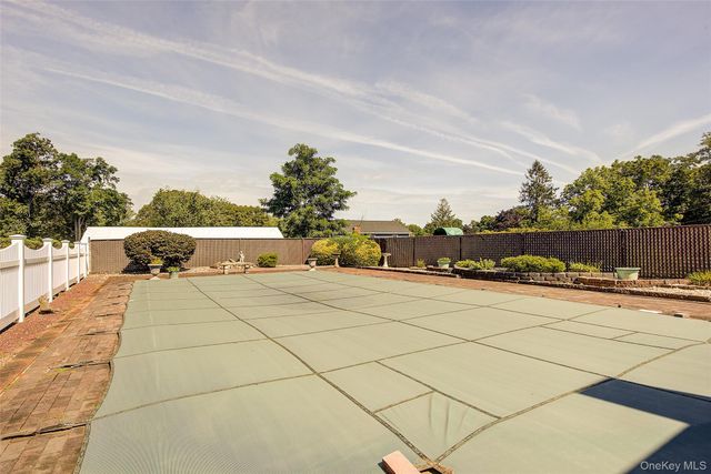 133 Kings Highway, Hauppauge, NY 11788