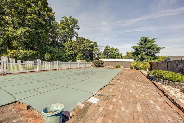 133 Kings Highway, Hauppauge, NY 11788