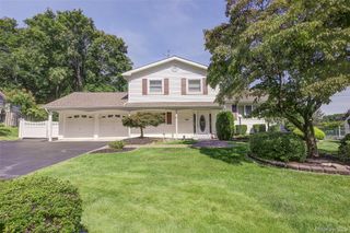133 Kings Highway, Hauppauge, NY 11788