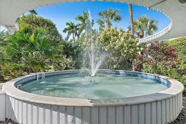 2295 S OCEAN Boulevard 418, Palm Beach, FL 33480