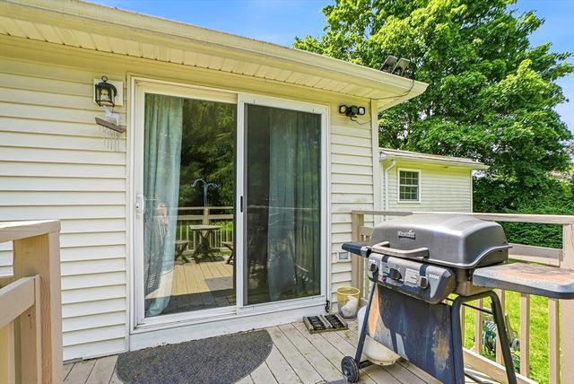 58 Wedgewood Dr, Holliston, MA 01746