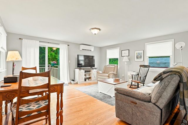 58 Wedgewood Dr, Holliston, MA 01746