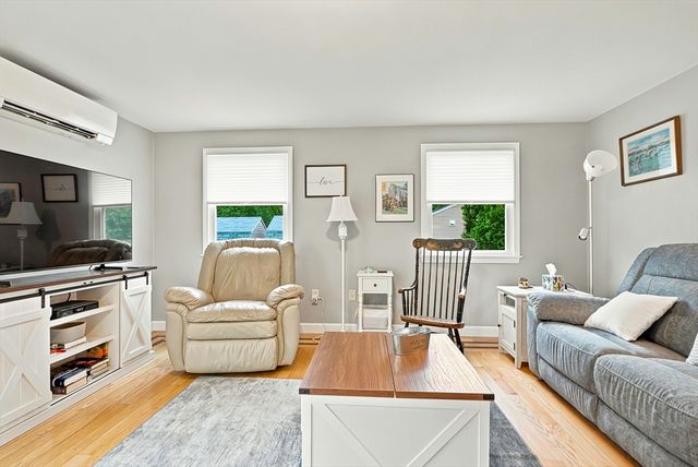 58 Wedgewood Dr, Holliston, MA 01746