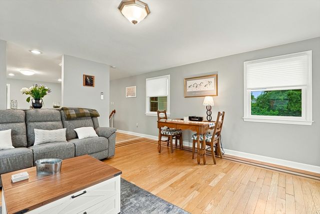 58 Wedgewood Dr, Holliston, MA 01746