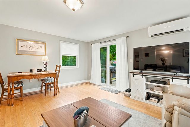 58 Wedgewood Dr, Holliston, MA 01746