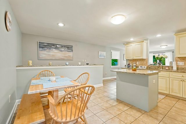 58 Wedgewood Dr, Holliston, MA 01746