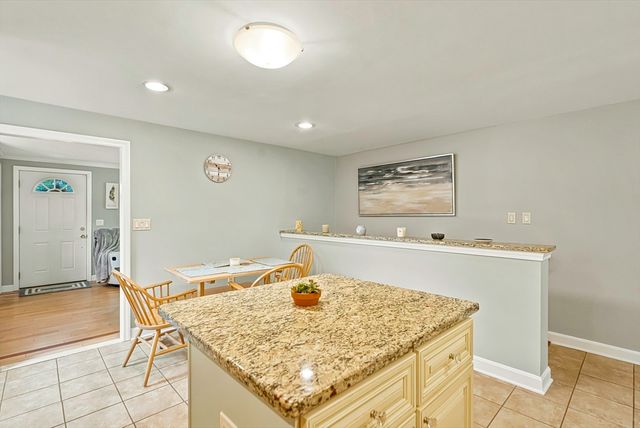 58 Wedgewood Dr, Holliston, MA 01746