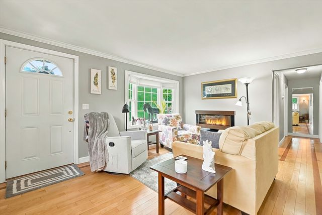 58 Wedgewood Dr, Holliston, MA 01746