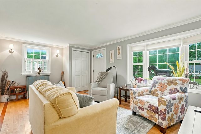 58 Wedgewood Dr, Holliston, MA 01746