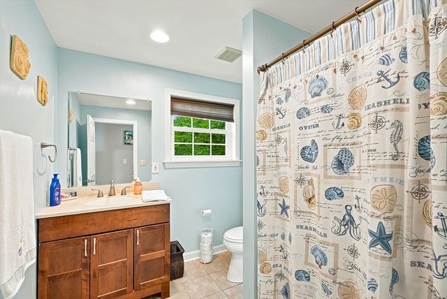 58 Wedgewood Dr, Holliston, MA 01746