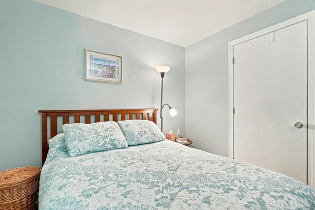 58 Wedgewood Dr, Holliston, MA 01746