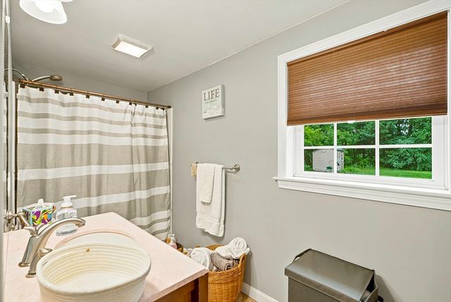 58 Wedgewood Dr, Holliston, MA 01746