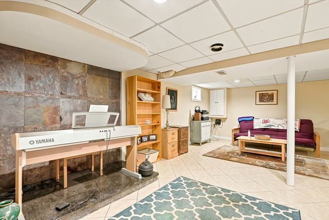 58 Wedgewood Dr, Holliston, MA 01746